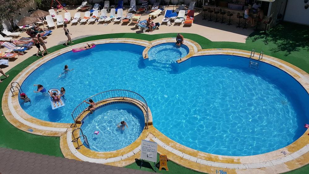 Golden Moon Apart Hotel Kusadasi Luaran gambar