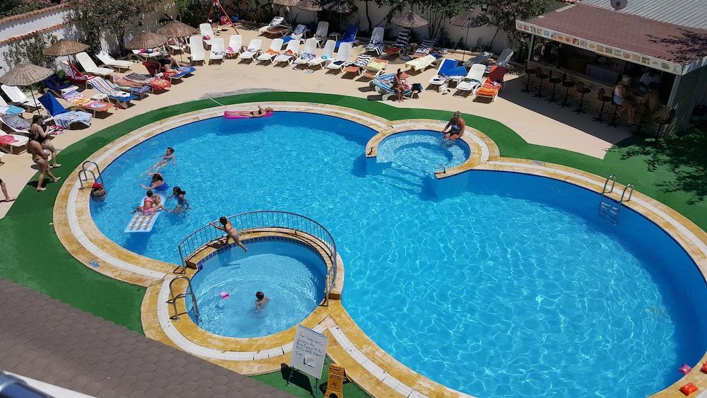 Golden Moon Apart Hotel Kusadasi Luaran gambar